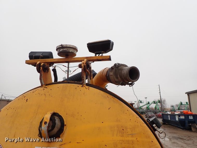 image for item DF8733 2000 Vactron PMD-800DT vacuum trailer