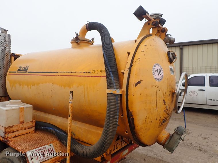 image for item DF8733 2000 Vactron PMD-800DT vacuum trailer