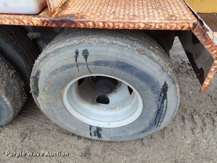 image for item DF8733 2000 Vactron PMD-800DT vacuum trailer