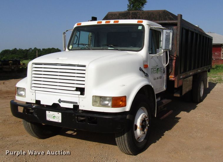 image for item DG1280 2000 International 4900 chipper truck