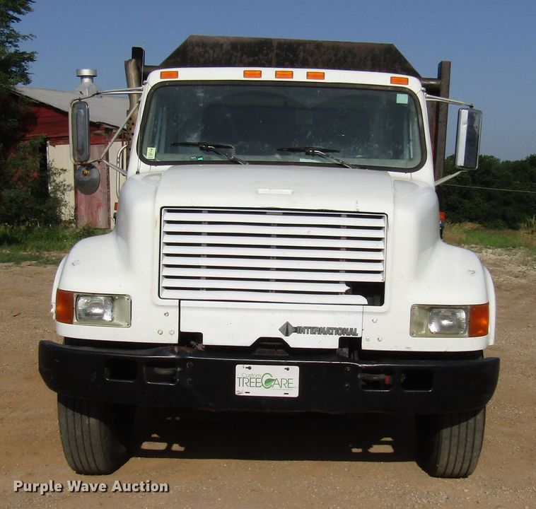 image for item DG1280 2000 International 4900 chipper truck