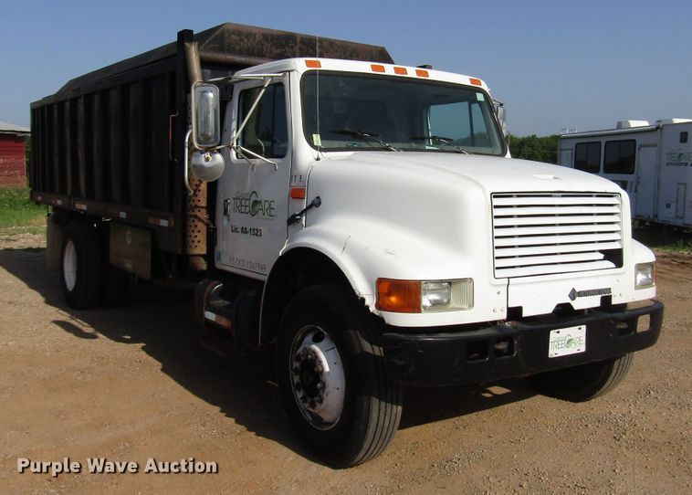 image for item DG1280 2000 International 4900 chipper truck