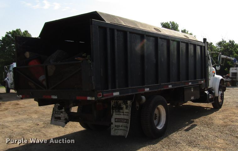image for item DG1280 2000 International 4900 chipper truck