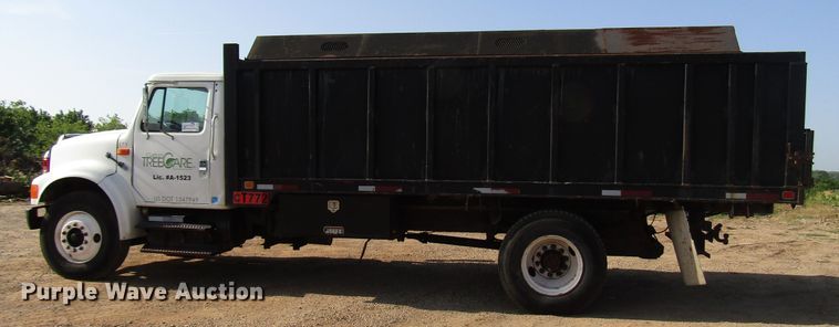 image for item DG1280 2000 International 4900 chipper truck