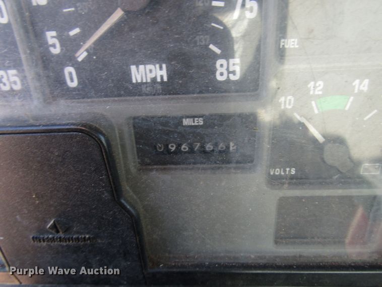 image for item DG1280 2000 International 4900 chipper truck