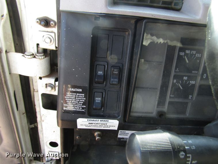 image for item DG1280 2000 International 4900 chipper truck