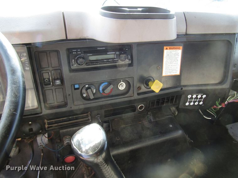 image for item DG1280 2000 International 4900 chipper truck