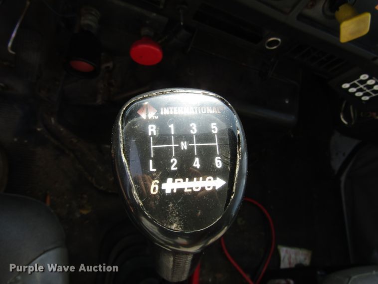 image for item DG1280 2000 International 4900 chipper truck