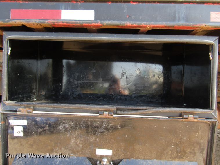 image for item DG1280 2000 International 4900 chipper truck