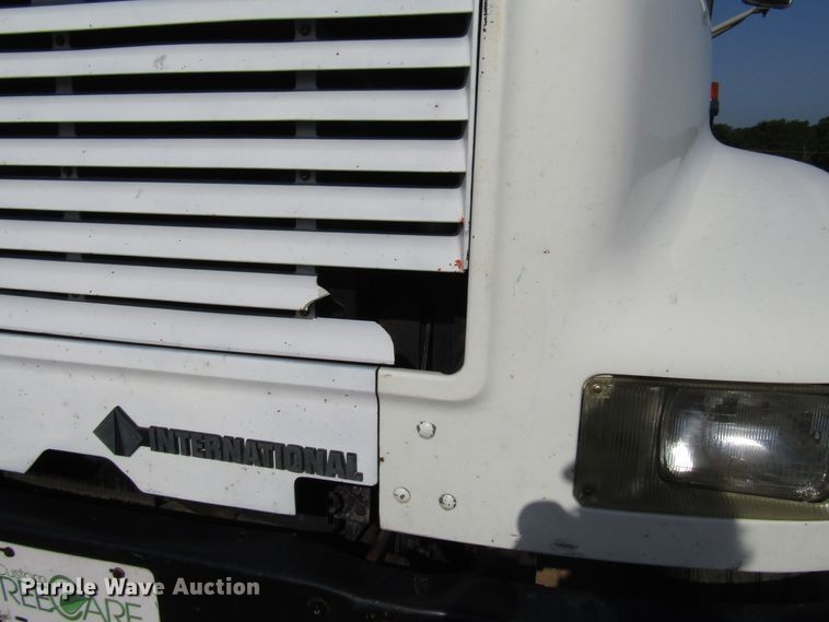 image for item DG1280 2000 International 4900 chipper truck