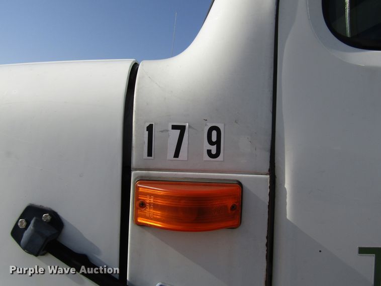 image for item DG1280 2000 International 4900 chipper truck