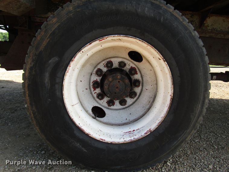 image for item DG1280 2000 International 4900 chipper truck