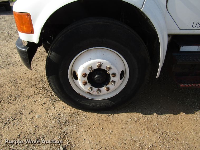 image for item DG1280 2000 International 4900 chipper truck