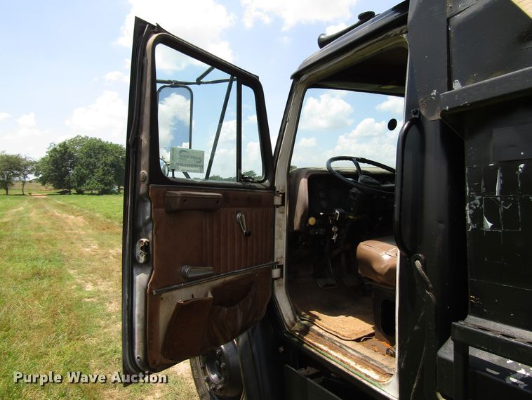 image for item DG1286 1979 International 1854 dump truck