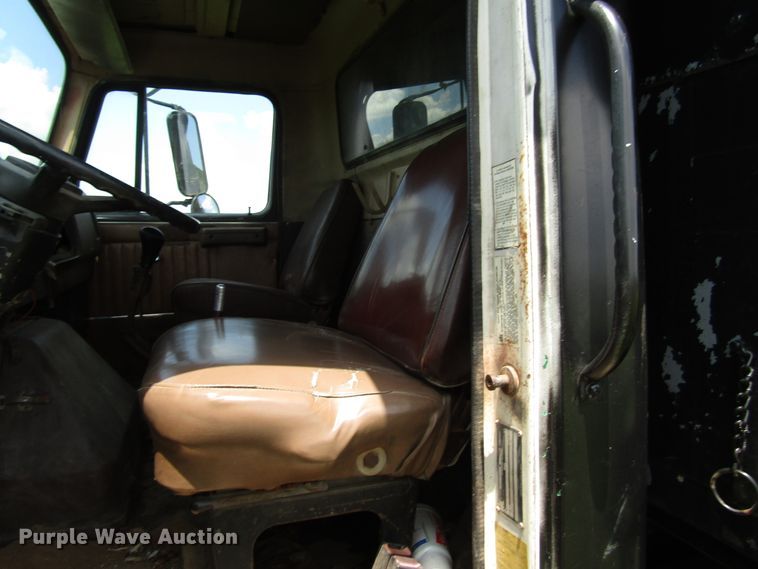 image for item DG1286 1979 International 1854 dump truck