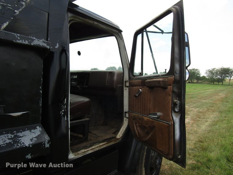 image for item DG1286 1979 International 1854 dump truck