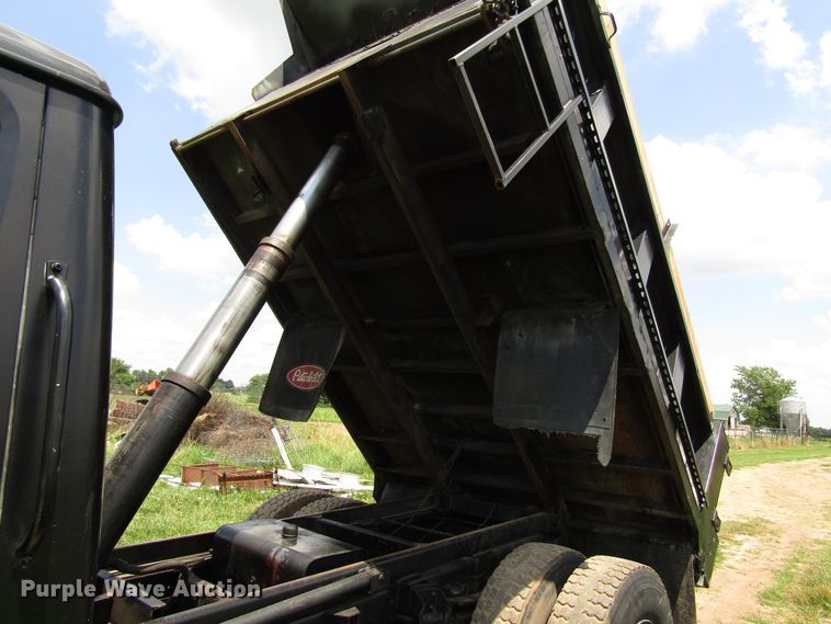 image for item DG1286 1979 International 1854 dump truck