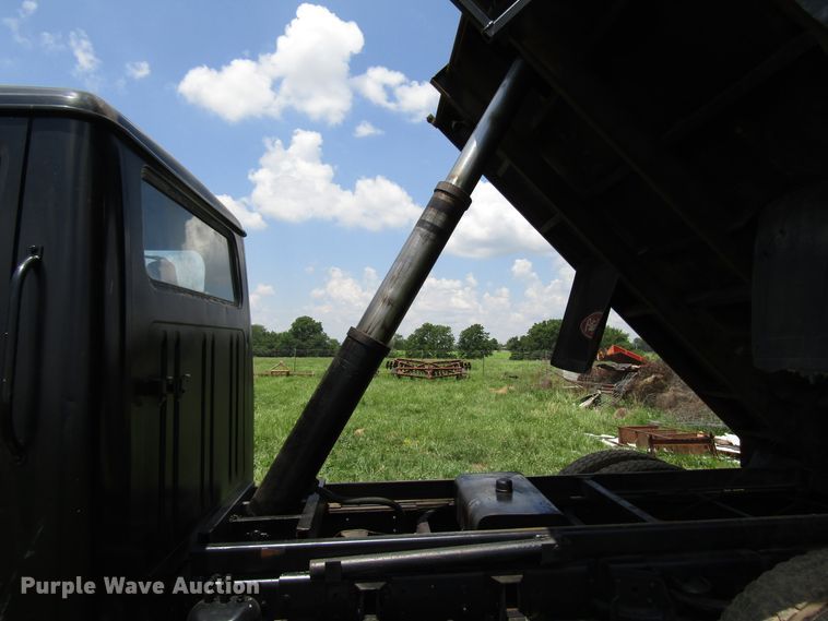 image for item DG1286 1979 International 1854 dump truck