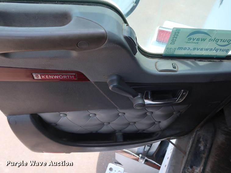 image for item DG3328 2007 Kenworth T800 dump truck