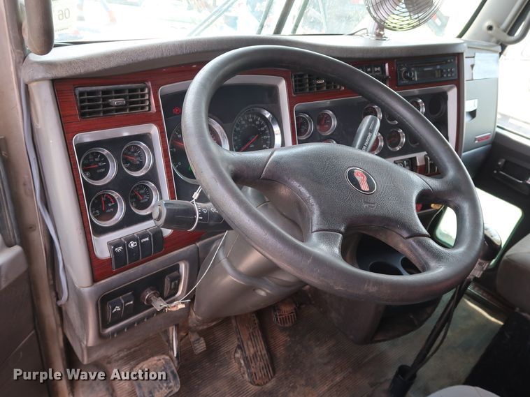 image for item DG3328 2007 Kenworth T800 dump truck