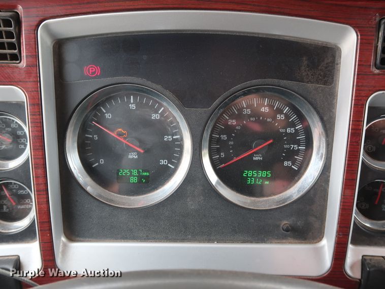 image for item DG3328 2007 Kenworth T800 dump truck