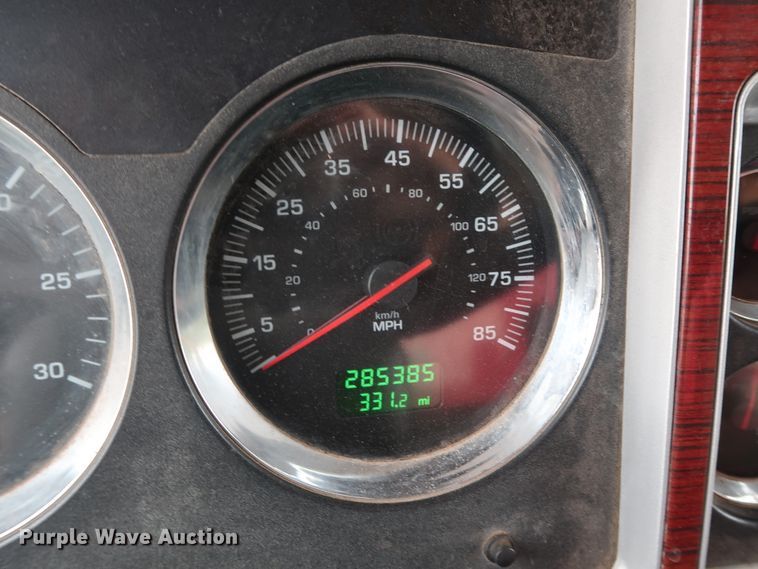 image for item DG3328 2007 Kenworth T800 dump truck