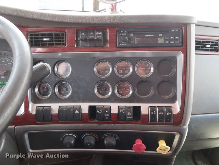 image for item DG3328 2007 Kenworth T800 dump truck