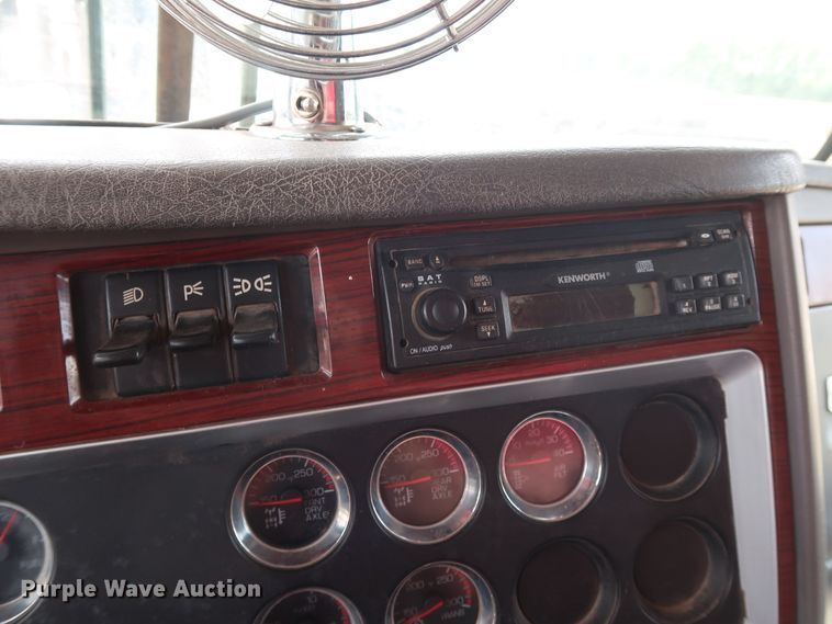 image for item DG3328 2007 Kenworth T800 dump truck