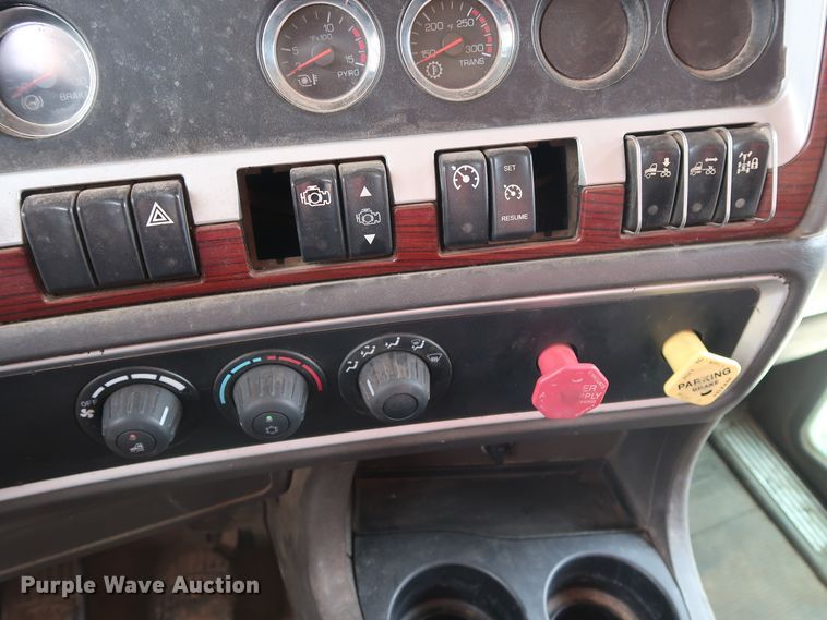 image for item DG3328 2007 Kenworth T800 dump truck