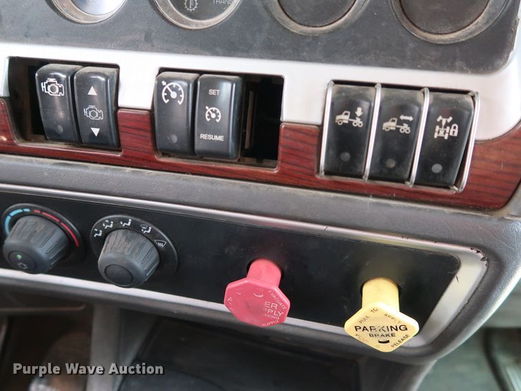 image for item DG3328 2007 Kenworth T800 dump truck