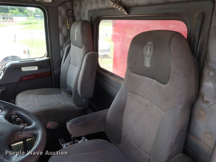 image for item DG3328 2007 Kenworth T800 dump truck