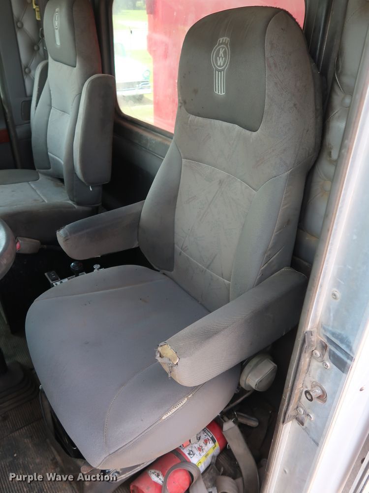 image for item DG3328 2007 Kenworth T800 dump truck