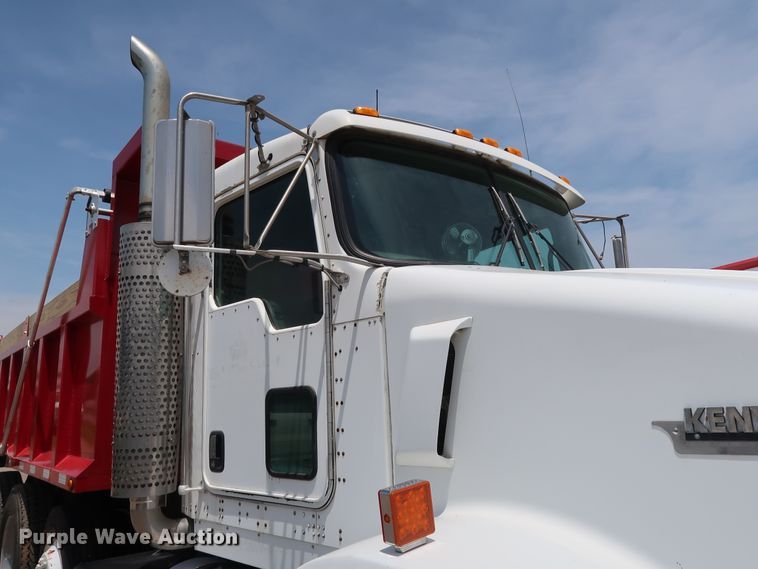 image for item DG3328 2007 Kenworth T800 dump truck
