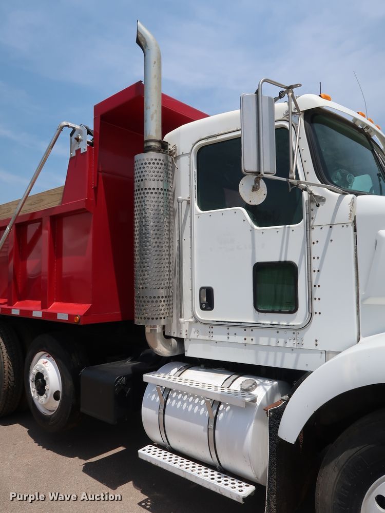 image for item DG3328 2007 Kenworth T800 dump truck
