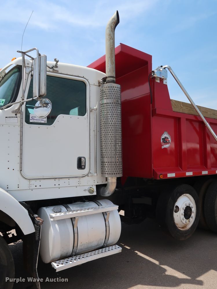 image for item DG3328 2007 Kenworth T800 dump truck