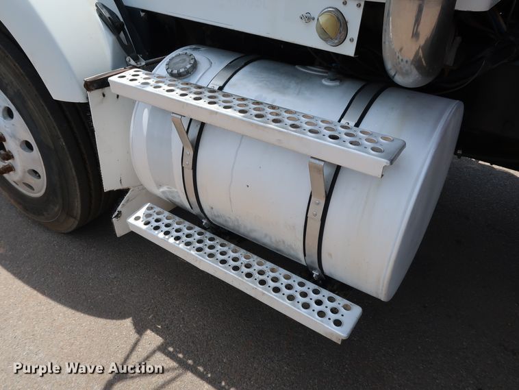 image for item DG3328 2007 Kenworth T800 dump truck