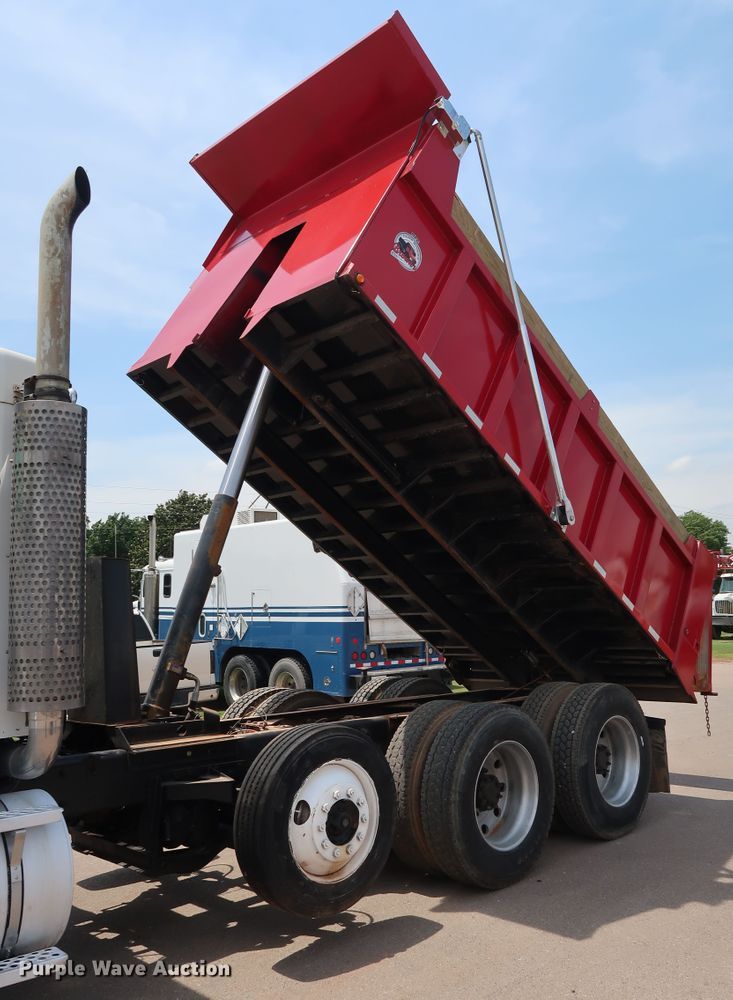 image for item DG3328 2007 Kenworth T800 dump truck