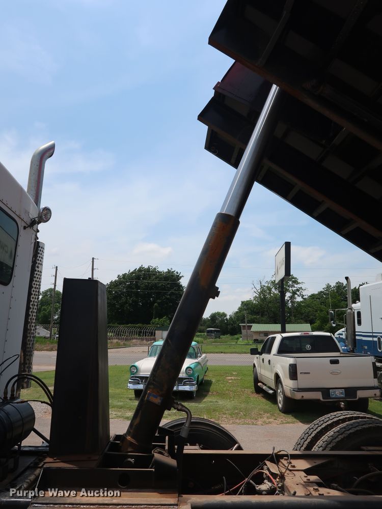 image for item DG3328 2007 Kenworth T800 dump truck