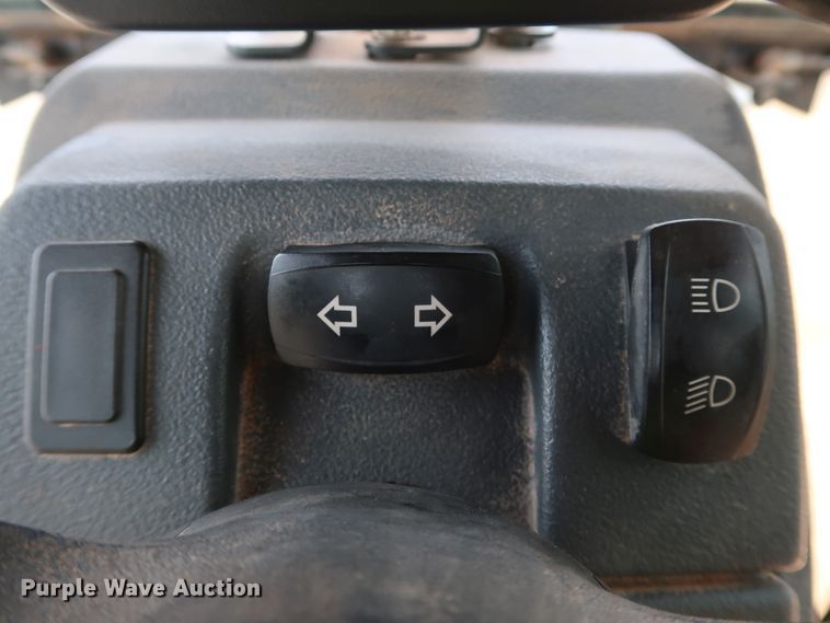 image for item DG3494 2011 John Deere 672GP motor grader