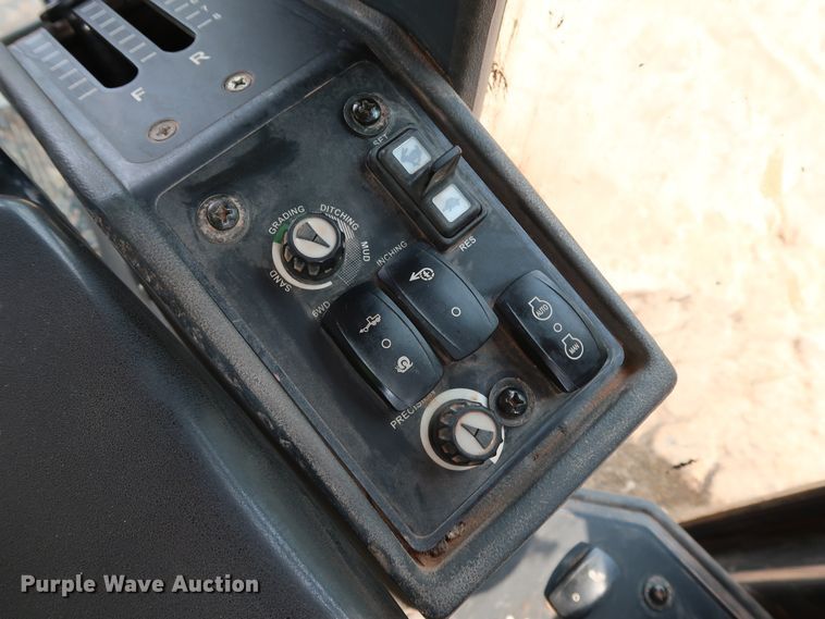 image for item DG3494 2011 John Deere 672GP motor grader