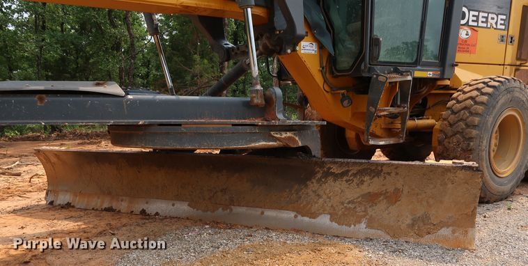 image for item DG3494 2011 John Deere 672GP motor grader