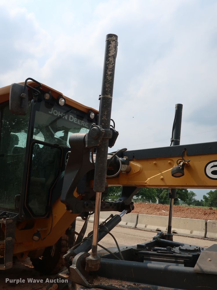 image for item DG3494 2011 John Deere 672GP motor grader