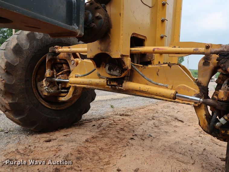 image for item DG3494 2011 John Deere 672GP motor grader