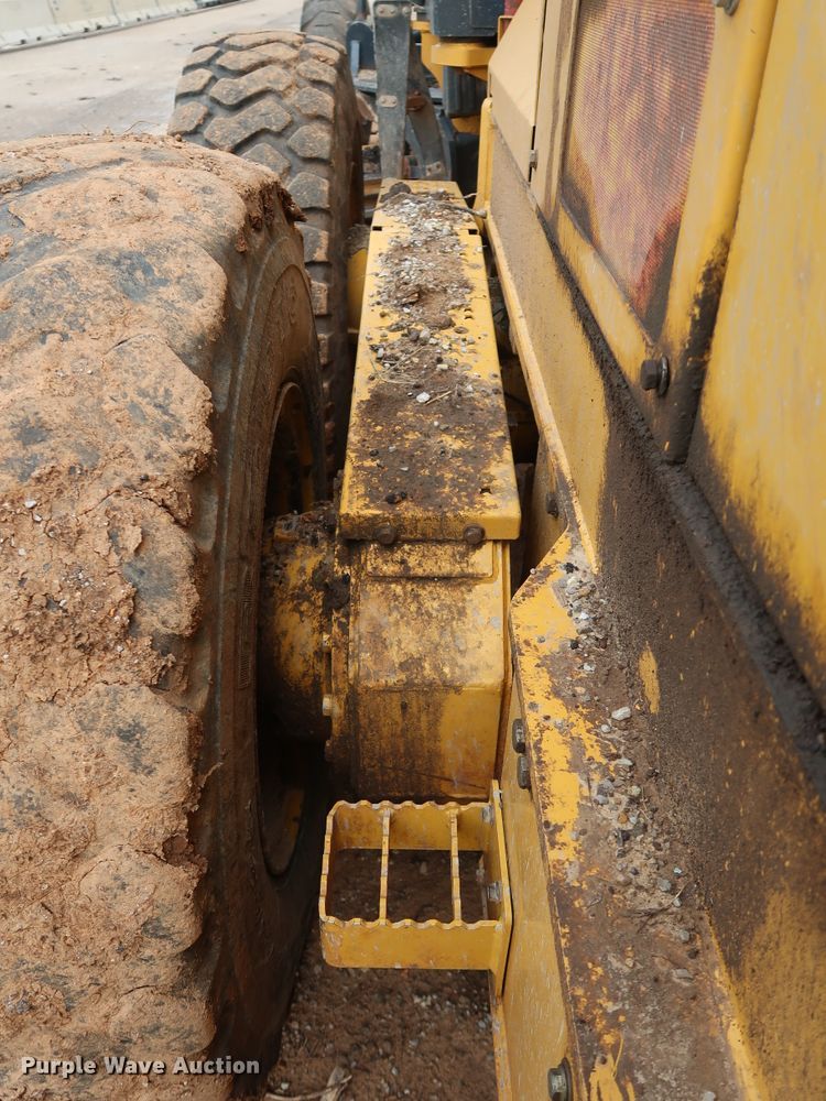 image for item DG3494 2011 John Deere 672GP motor grader