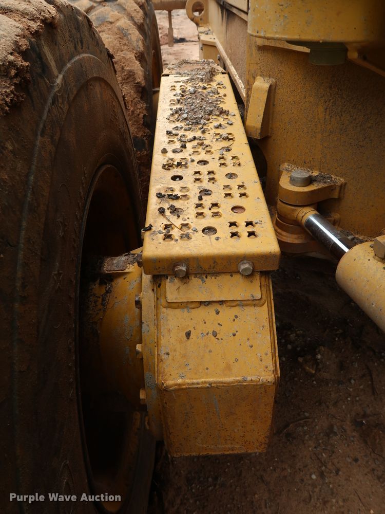 image for item DG3494 2011 John Deere 672GP motor grader