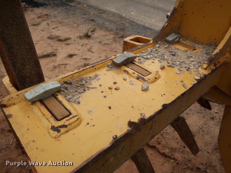 image for item DG3494 2011 John Deere 672GP motor grader