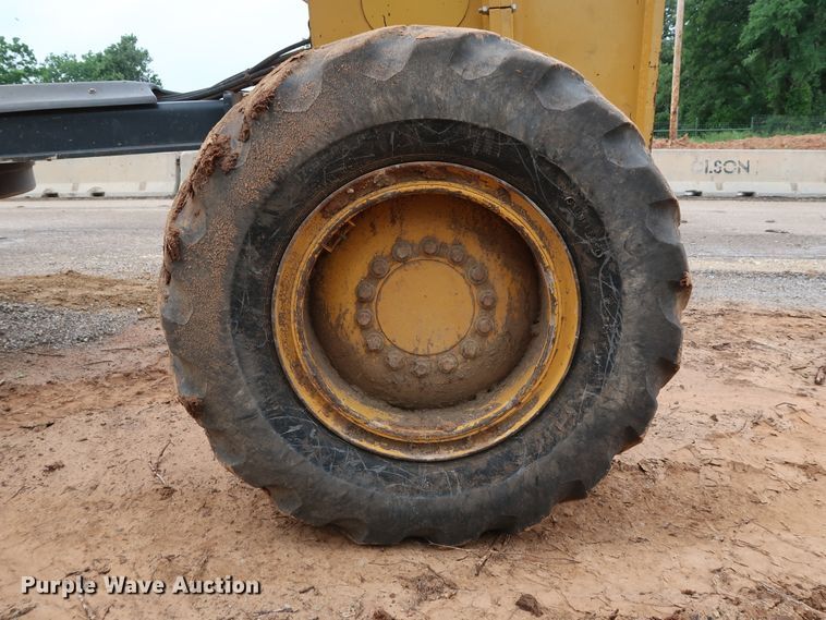 image for item DG3494 2011 John Deere 672GP motor grader