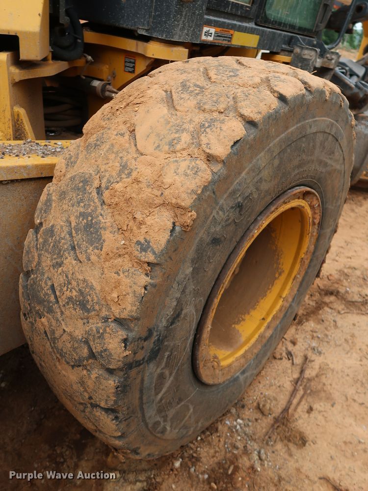 image for item DG3494 2011 John Deere 672GP motor grader