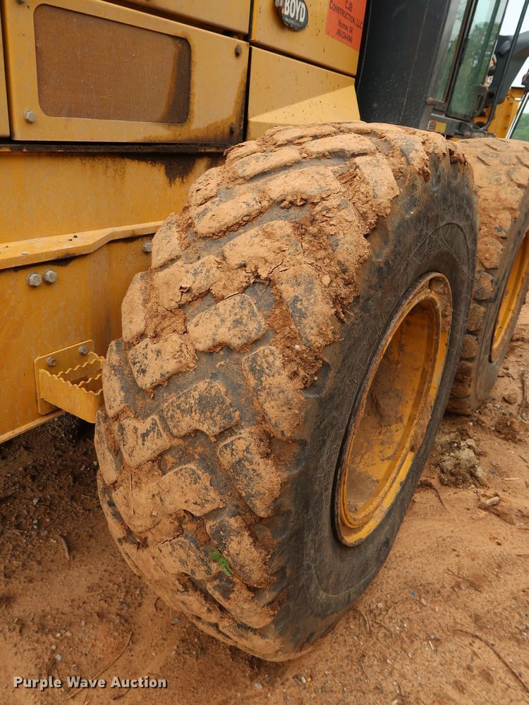 image for item DG3494 2011 John Deere 672GP motor grader