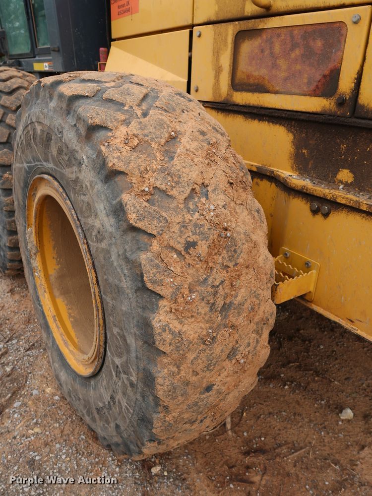 image for item DG3494 2011 John Deere 672GP motor grader